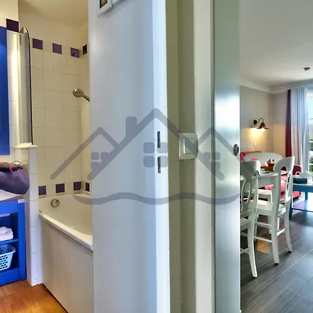Localise - A06 - Entierement De Plain-pied Avec Petite Vue - Donnant Sur La Piscine Et Le Jardin - Wifi Inclus - Draps Inclus - Guilvinec